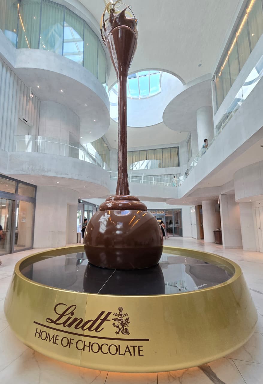 The chocolate fountain at Lindt Home of Chocolate near Zurich